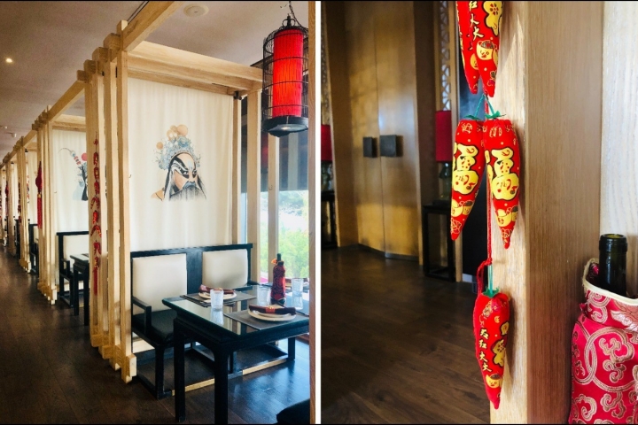 O The Old House tem dois pisos, um inferior, mais aberto, e um superior com pequenos compartimentos. O The Old House tem dois pisos, um inferior, mais aberto, e um superior com pequenos compartimentos.