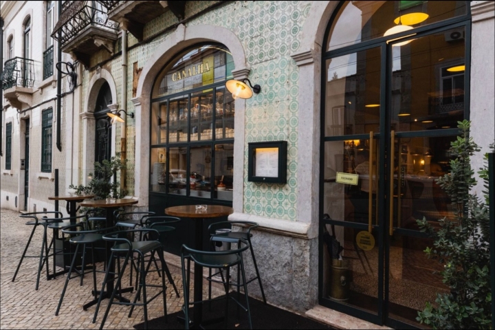 O Canalha fica na Rua da Junqueira, que liga Alcântara a Belém O Canalha fica na Rua da Junqueira, que liga Alcântara a Belém