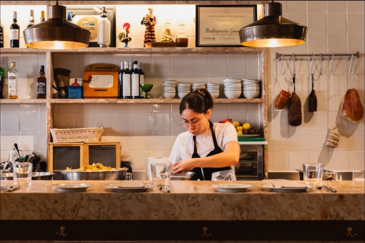 O Canalha está aberto todos os dias e serve almoços e jantares O Canalha está aberto todos os dias e serve almoços e jantares