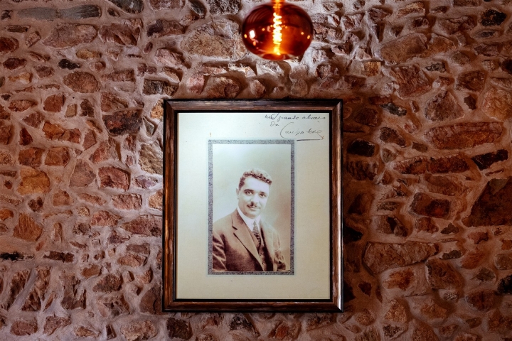 O restaurante funciona na antiga casa de Francisco da Cunha Leal, chefe de Governo ligado à Primeira República e opositor do Estado Novo  O restaurante funciona na antiga casa de Francisco da Cunha Leal, chefe de Governo ligado à Primeira República e opositor do Estado Novo