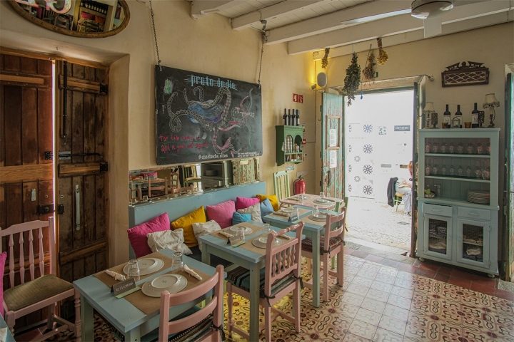 O espaço na baixa de Olhão foi recuperado por Kevin Gould, que tentou respeitar o seu passado  O espaço na baixa de Olhão foi recuperado por Kevin Gould, que tentou respeitar o seu passado