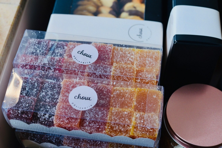 As gomas caseiras e macarons têm sabores como pintanga, maracujá ou amora, as frutas da ilha As gomas caseiras e macarons têm sabores como pintanga, maracujá ou amora, as frutas da ilha