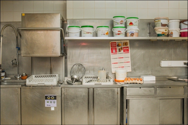 A cozinha fica nas caves da Mexicana, é o submundo onde tudo acontece A cozinha fica nas caves da Mexicana, é o submundo onde tudo acontece