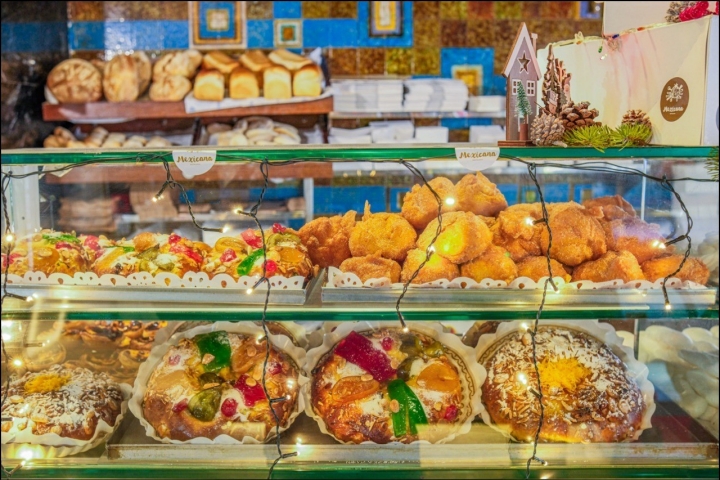 A partir de meados de Dezembro, há doces de Natal frescos todos os dias na montra da Mexicana A partir de meados de Dezembro, há doces de Natal frescos todos os dias na montra da Mexicana