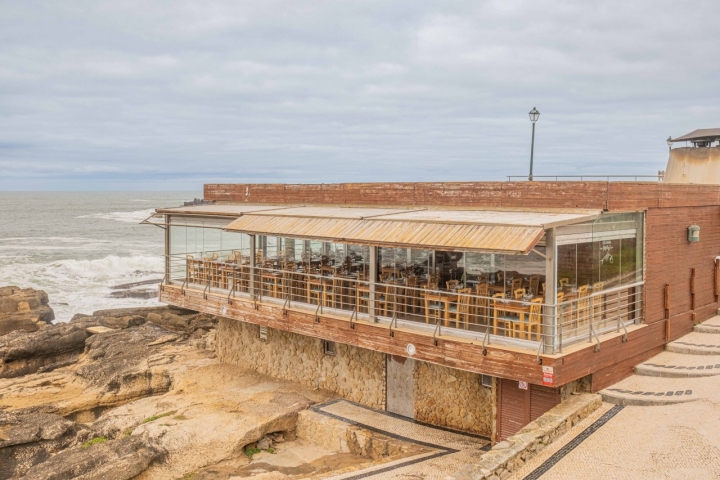 A Esplanada das Furnas tem vista panorâmica sobre estas ondas