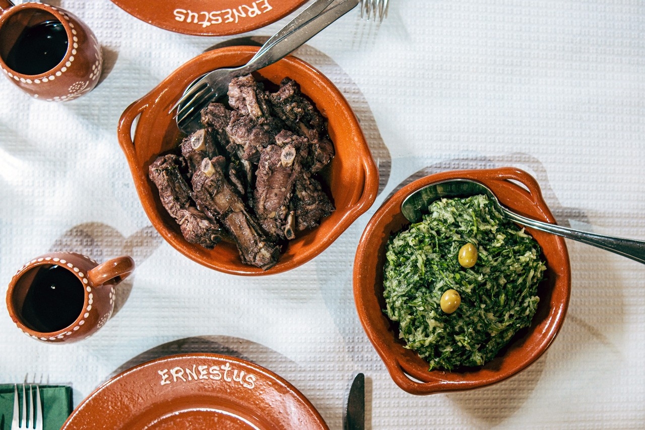 À mesa do Ernestus, em casa da nossa família de Pereiros