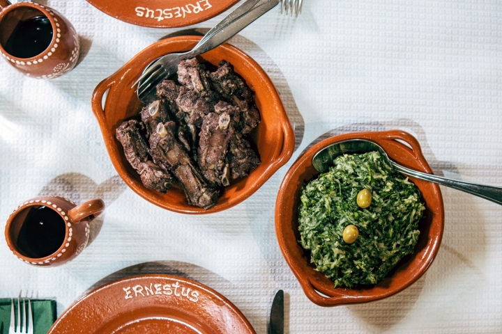 À mesa do Ernestus, em casa da nossa família de Pereiros