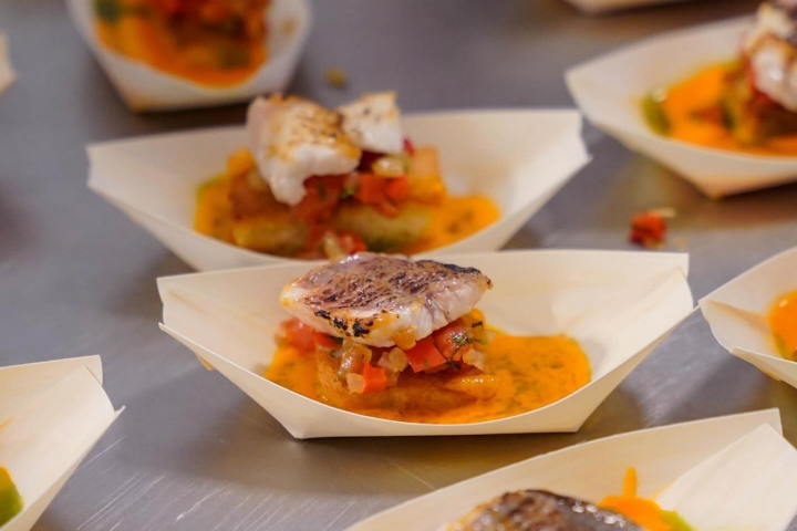 Neste festival, paga um bilhete para entrar e depois a fatura final fica totalmente por conta daquilo que quiser e conseguir comer Neste festival, paga um bilhete para entrar e depois a fatura final fica totalmente por conta daquilo que quiser e conseguir comer