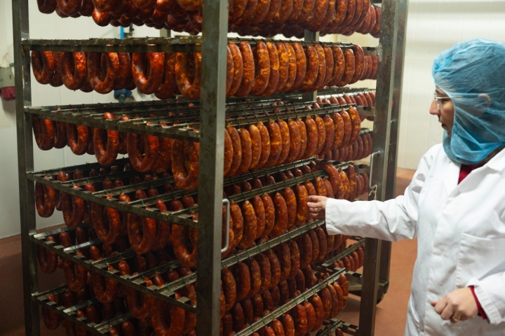 A produção deste fumeiro foi crescente até à construção de uma fábrica, em 2002 