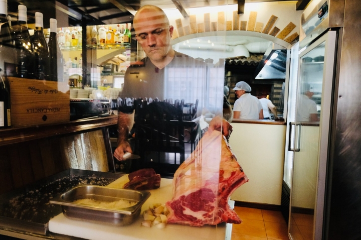 Vítor Freitas é o herdeiro da casa e responsável pela carne Vítor Freitas é o herdeiro da casa e responsável pela carne
