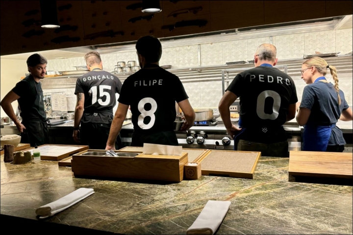 Como num jogo de futebol, as equipas trajavam a rigor Como num jogo de futebol, as equipas trajavam a rigor