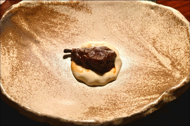 Pera cozida durante dois dias com creme de enguia fumada Pera cozida durante dois dias com creme de enguia fumada