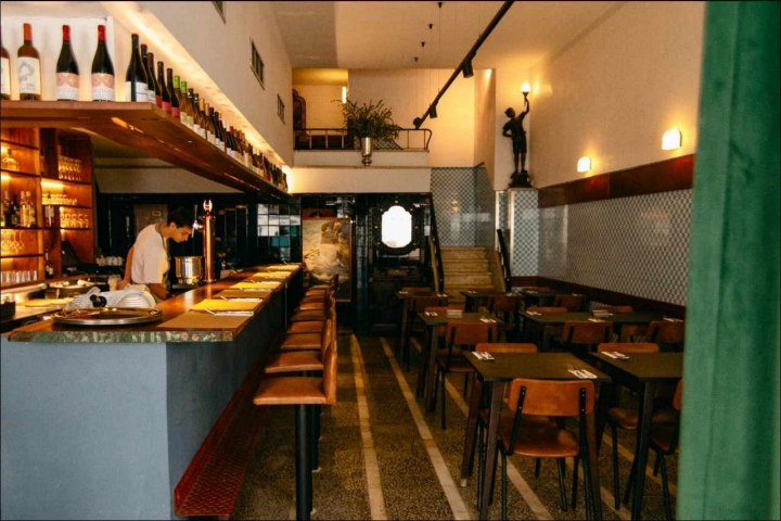 A irmã mais nova do Cacué, que fica a menos de 500 metros, partilha com este o receituário tradicional português A irmã mais nova do Cacué, que fica a menos de 500 metros, partilha com este o receituário tradicional português