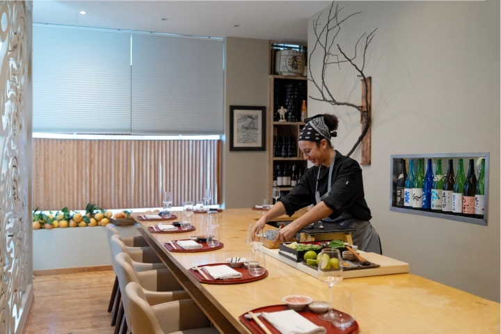A pequena equipa de cinco pessoas assegura almoços, jantares e lanches no Kanazawa