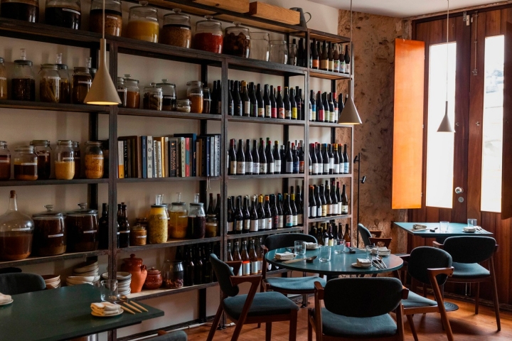 O Sem foi recentemente eleito como um dos restaurantes mais sustentáveis da Europa pela Sustainable Restaurant Association O Sem foi recentemente eleito como um dos restaurantes mais sustentáveis da Europa pela Sustainable Restaurant Association