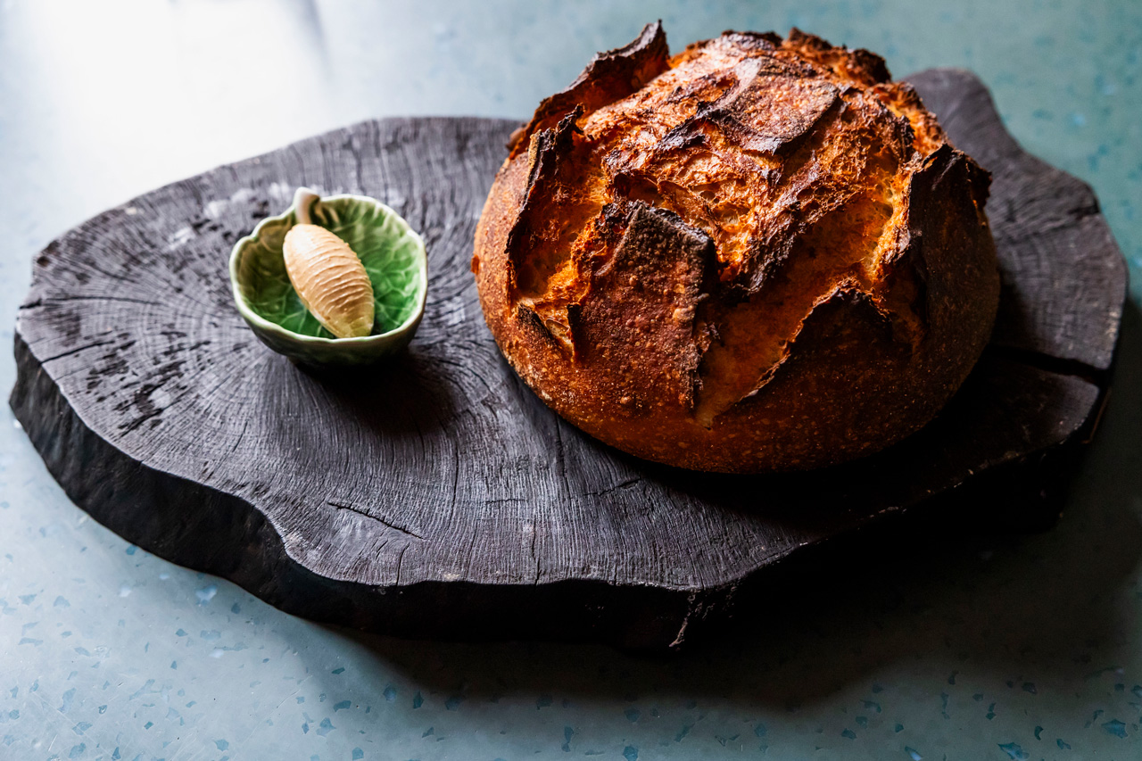 Pão com manteiga de miso de pão