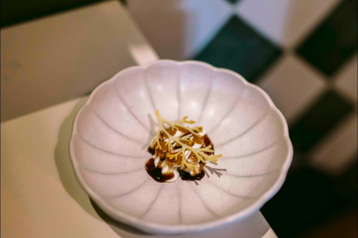 Geleia de abóbora bêbeda, pudim de abóbora, vinagre de abóbora, caramelo salgado de abóbora. Acompanha com queijo e bolacha de água e sal Geleia de abóbora bêbeda, pudim de abóbora, vinagre de abóbora, caramelo salgado de abóbora. Acompanha com queijo e bolacha de água e sal