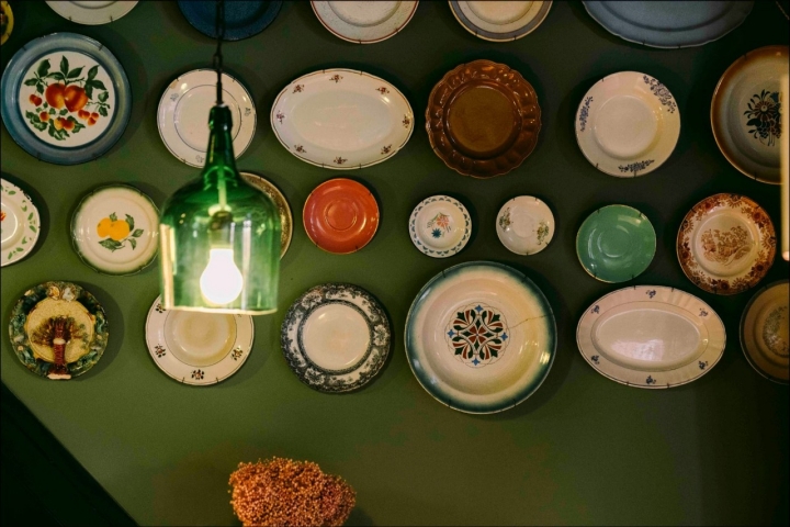 Ó Balcão abriu com 40 lugares, tem agora 24. Uma escolha consciente e adaptada ao novo conceito Ó Balcão abriu com 40 lugares, tem agora 24. Uma escolha consciente e adaptada ao novo conceito