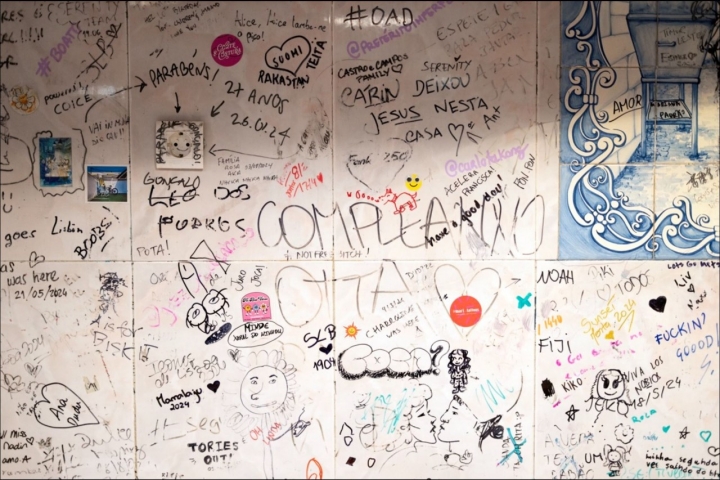 As paredes são um convite à arte vernacular   As paredes são um convite à arte vernacular