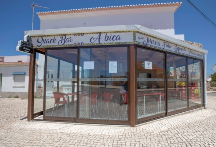 A moreia frita preparada na casa e a feijoada de búzios são dois imperdíveis n’A Bica (©A Bica)