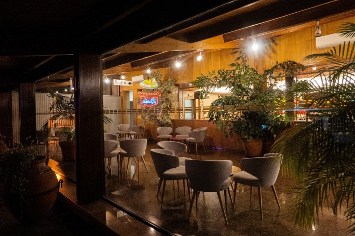 O fundador, António Ferreira da Rocha, começou por servir frango. Os clientes pediram-lhe que trouxesse de volta o leitão O fundador, António Ferreira da Rocha, começou por servir frango. Os clientes pediram-lhe que trouxesse de volta o leitão