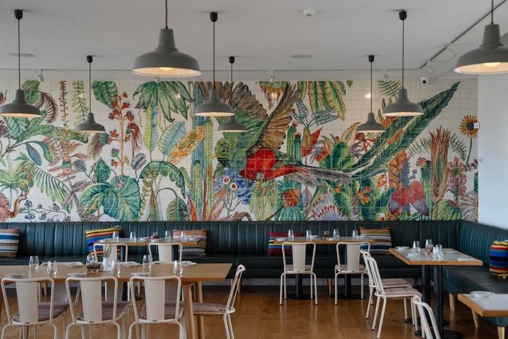 O mural do restaurante Quinta do Quetzal é da ilustradora e ceramista Henriette Arcelin