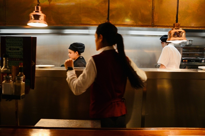 Trabalham cerca de 150 pessoas no Galeto Trabalham cerca de 150 pessoas no Galeto