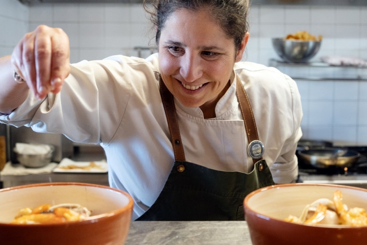 A chef Ana Moura, de 40 anos, passou por restaurantes premiados como o Arzak, no País Basco, ou o Eleven, em Lisboa A chef Ana Moura, de 40 anos, passou por restaurantes premiados como o Arzak, no País Basco, ou o Eleven, em Lisboa