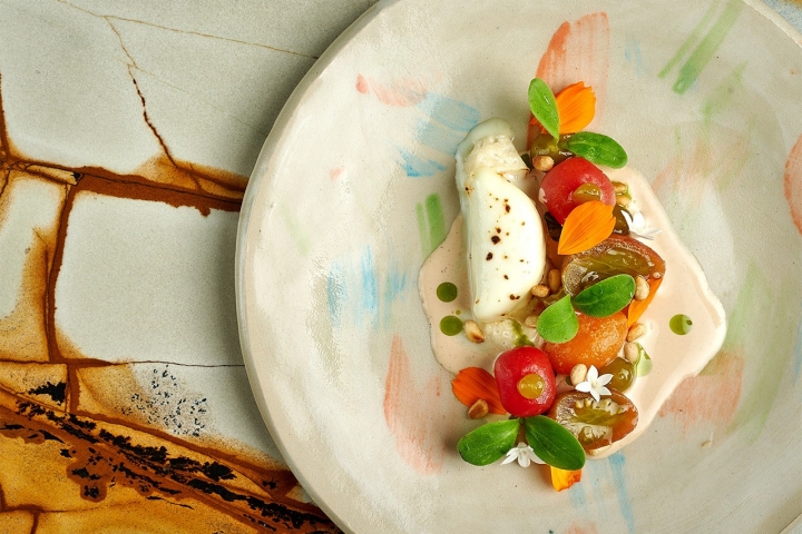 Miguel Laffan serve um menu de degustação de 12 pratos ao almoço e ao jantar  Miguel Laffan serve um menu de degustação de 12 pratos ao almoço e ao jantar