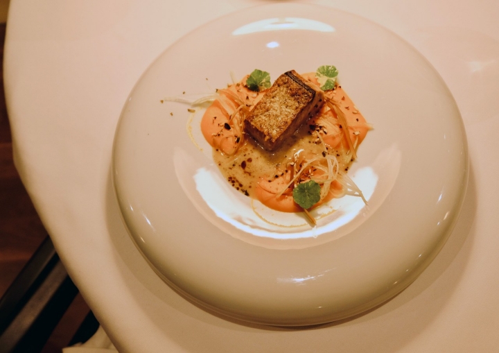 Peixe da nossa costa, funcho, leveduras e raízes Peixe da nossa costa, funcho, leveduras e raízes