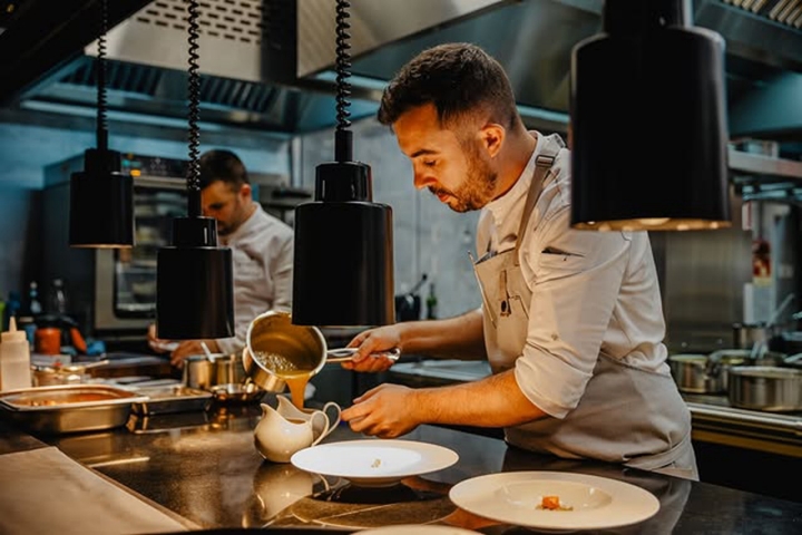 Ricardo Luz lidera a cozinha do Authentic e prepara um autentico banquete de Natal e pós-Natal.