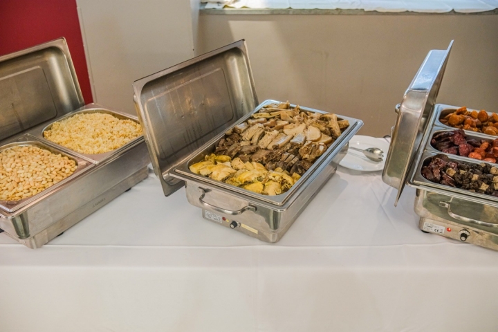 Galinha do campo e entrecosto de porco preto figuram na variedade de carnes Galinha do campo e entrecosto de porco preto figuram na variedade de carnes