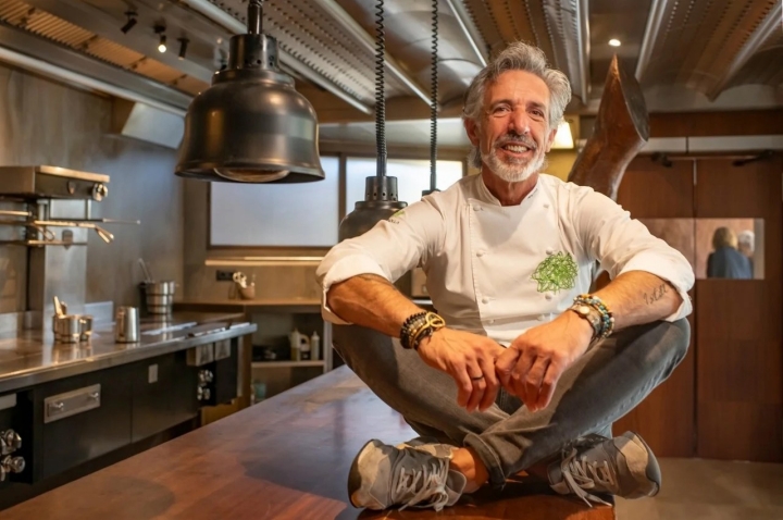Pepe Solla (Casa Solla, com 3 Sóis Guia Repsol Espanha 2025) é um dos chefs galegos a estar presente no Artesanía no Prato Pepe Solla (Casa Solla, com 3 Sóis Guia Repsol Espanha 2025) é um dos chefs galegos a estar presente no Artesanía no Prato