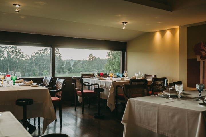 O restaurante tem vista para as vinhas da Quinta de São Gião O restaurante tem vista para as vinhas da Quinta de São Gião