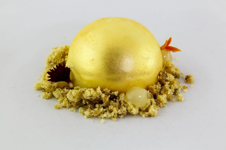 A ideia não é dar espetáculo, é servir garfadas com sentido, feitas de memória e sofisticação A ideia não é dar espetáculo, é servir garfadas com sentido, feitas de memória e sofisticação