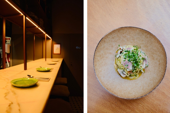 ImagenO restaurante ganhou recentemente um balcão. À direita, esparguete com ovo caseiro, alho, malagueta e enguia fumada  ImagenO restaurante ganhou recentemente um balcão. À direita, esparguete com ovo caseiro, alho, malagueta e enguia fumada