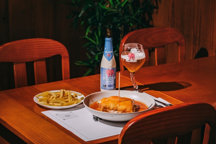 A francesinha desta nova casa tem ingredientes antigos: as salsichas e as linguiças do Leandro