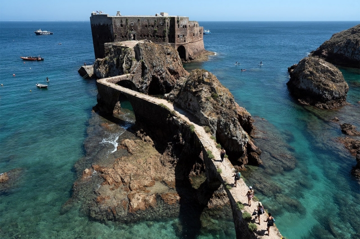 O forte de São João Batista, a edificação mais fotografada da Berlenga Grande, onde pode encontrar a Associação dos Amigos das Berlengas e onde também pode passar a noite O forte de São João Batista, a edificação mais fotografada da Berlenga Grande, onde pode encontrar a Associação dos Amigos das Berlengas e onde também pode passar a noite