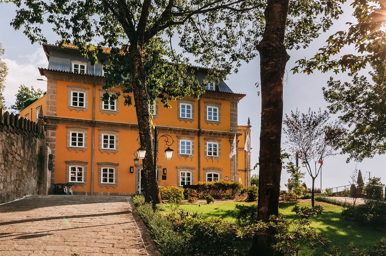 Depois de um período de dois anos de obras, a Casa da Calçada, em Amarante, rejuvenesceu na aparência e nas propostas