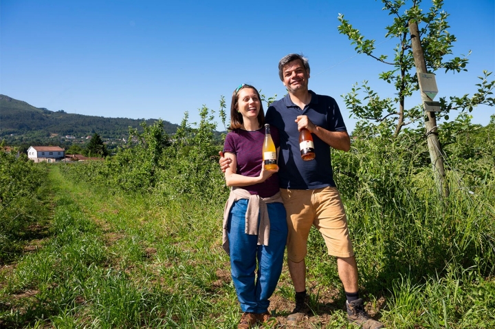 Emanuelle Dalla Costa e Miguel Viseu, responsáveis pela sidra Nua, em Ponte de Lima Emanuelle Dalla Costa e Miguel Viseu, responsáveis pela sidra Nua, em Ponte de Lima