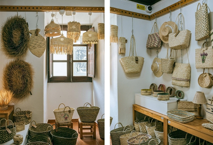 Na Casa da Empreita há sempre artesãs a fazer malas, cestos, pratos e tapetes Na Casa da Empreita há sempre artesãs a fazer malas, cestos, pratos e tapetes