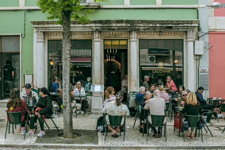 O estilo art déco o Café Calcinha foi preservado da fachada ao interior  O estilo art déco o Café Calcinha foi preservado da fachada ao interior