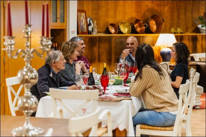 Todos os Natais, a família Gonçalves senta-se à mesa para comer polvo. Na ceia, também há bacalhau cozido Todos os Natais, a família Gonçalves senta-se à mesa para comer polvo. Na ceia, também há bacalhau cozido