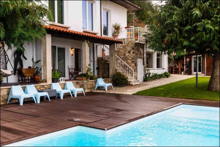 A Casa da Avó Chiquinha é um alojamento local com 9 quartos, em Montalegre (a partir de €75 a noite) A Casa da Avó Chiquinha é um alojamento local com 9 quartos, em Montalegre (a partir de €75 a noite)