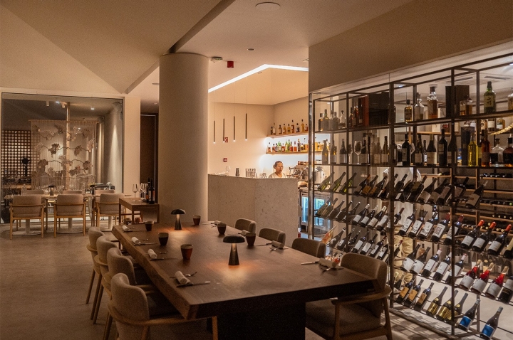 O Ora, no hotel Spatia Comporta, está aberto a não-hóspedes ao almoço e ao jantar. O Ora, no hotel Spatia Comporta, está aberto a não-hóspedes ao almoço e ao jantar.