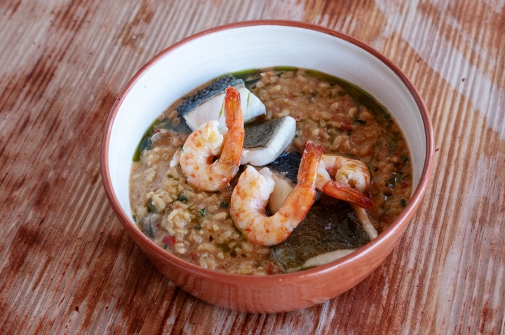 O arroz cremoso com peixe do dia e camarão (foto: Ana Brígida) O arroz cremoso com peixe do dia e camarão (foto: Ana Brígida)