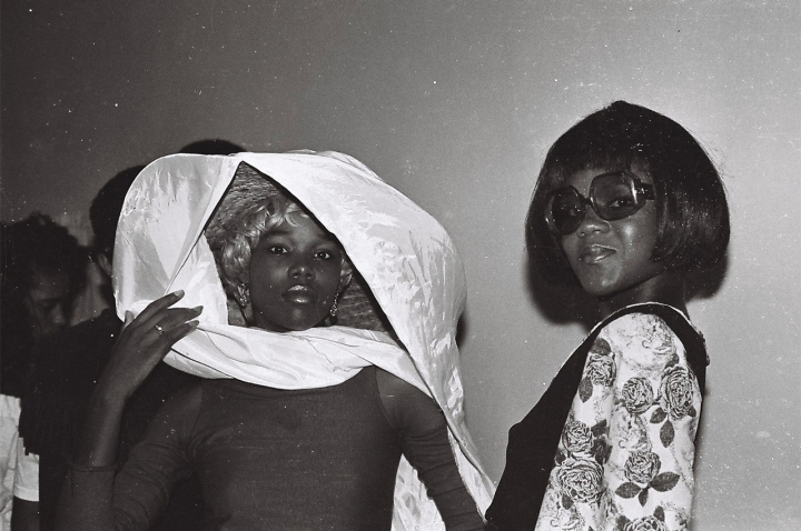 Exposição coletiva “Balumuka!” no Centro de Artes de Sines (Foto: Cassiano Bamba) Exposição coletiva “Balumuka!” no Centro de Artes de Sines (Foto: Cassiano Bamba)