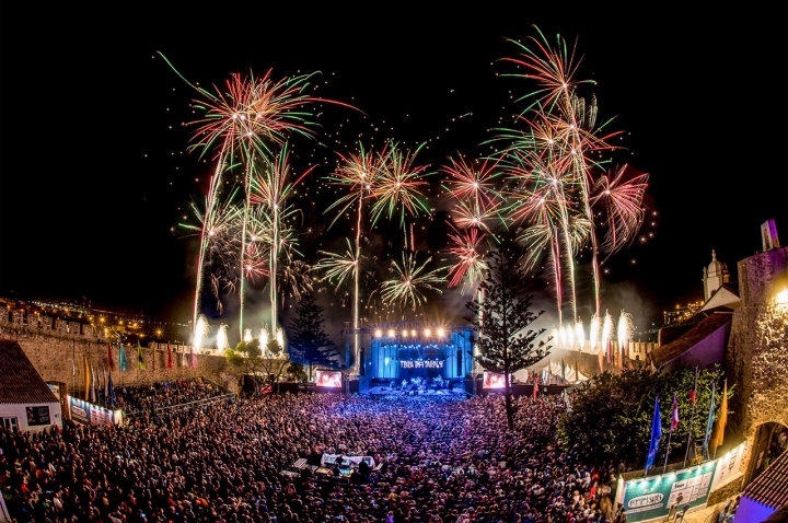 O imperdível fogo-de-artifício no Castelo de Sines (Foto: Tiago Canhoto) O imperdível fogo-de-artifício no Castelo de Sines (Foto: Tiago Canhoto)