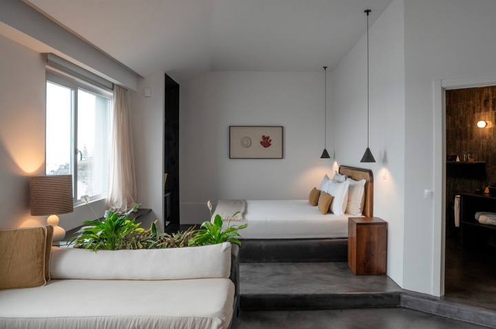 Em 2022, a designer espanhola Daniela Franceschini redesenhou o hotel White. Em 2022, a designer espanhola Daniela Franceschini redesenhou o hotel White.