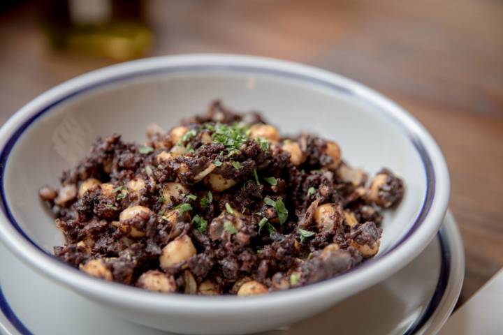 Garbanzos con morcilla.